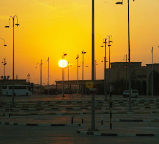 Sonnenuntergang über Dubais Hafen