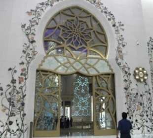 Мраморные стены мечети