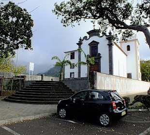 An der Kirche kann man parken