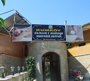 Eingang zum Kumöy Wellness Center