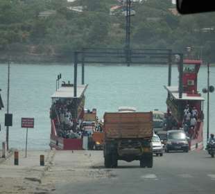 Likoni-Fähre während der Fahrt zum Hotel