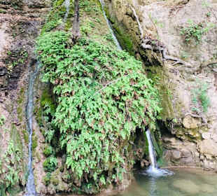 Idyllischer Wasserfall im Tal der Schmetterlinge