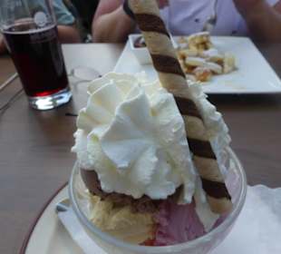 Eis mit Sahne