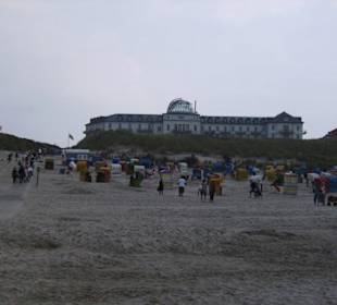 Kurhaus vom Strand aus