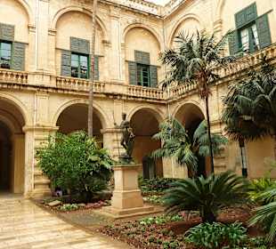 Neptun Hof-Großmeisterpalast