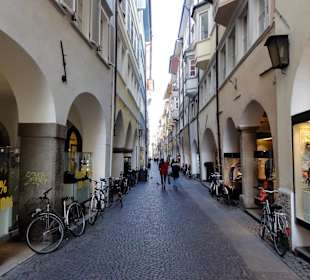 Impressionen aus der Via dei Portici