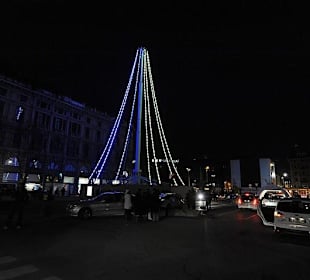Vor dem Castello Sforzesco