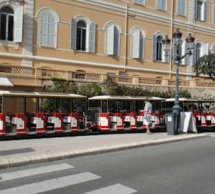 Use a tourist bus to travel to all the points