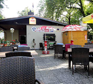 Blick auf die Sitzplätze der Fulda Terrassen