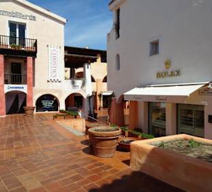 Rundgang durch die Einkaufspassage Piazetta