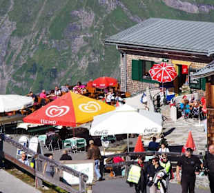 Sitzmöglichkeiten am Parkplatz