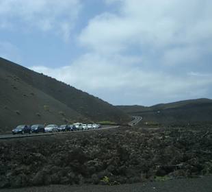 Autoschlange Zufahrtsstrasse