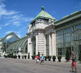 Palmenhaus, Cafe, Schmetterlingshaus im linken Flügel