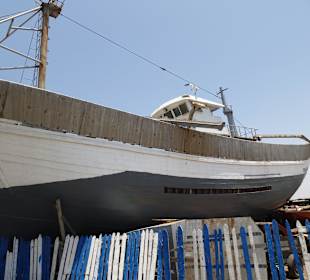 Kleine Werft für Fischerboote im Hafen