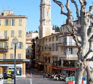 Blick vom Busbahnhof (Gare Routier) auf das Hotel Villa la T