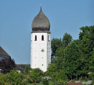 Der freistehende Turm vom Wasser aus gesehen