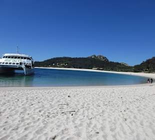 Strand und Katamaran