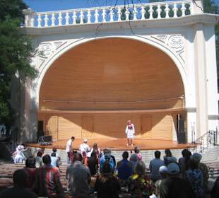 Showbühne auf dem Nachimov Platz