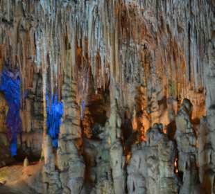 Stalaktiti und Stalagniti