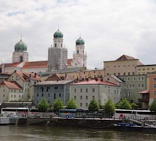 Dom zu Passau von der Donau gesehen