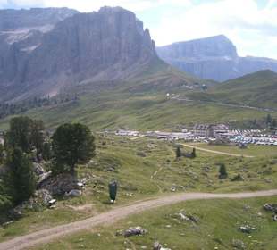 Blick zum Parkplatz Sellajoch