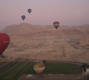 Sonnenaufgang vor dem Tal der Könige