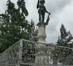 Der Wilde-Mann-Brunnen am Max-Reinhardt-Platz