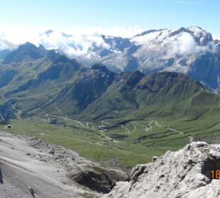 Widok z Sass Pordoi na masyw Marmolady