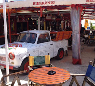 Ein Trabi muss herhalten beim Bierkönig