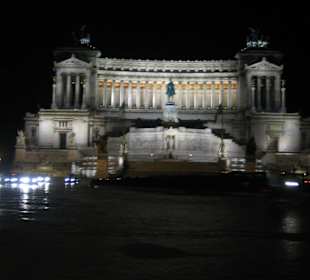 Monumento Vittorio Emmanuele bei Nacht