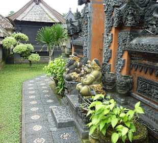 Hauseingang mit Wächter