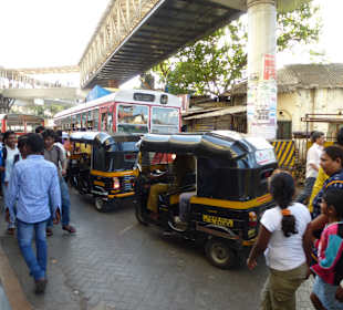 Chaos pur auf dem Bahnhofsvorplatz
