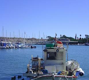 Fischerboot im Hafen