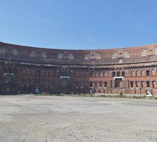 Die unvollendete Kongresshalle beim Dutzendteich