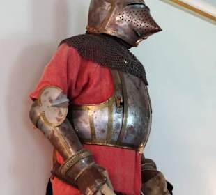 Rüstungen in der Burg Rabenstein