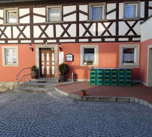 Eingang zur Hübner Bräu Braugaststätte
