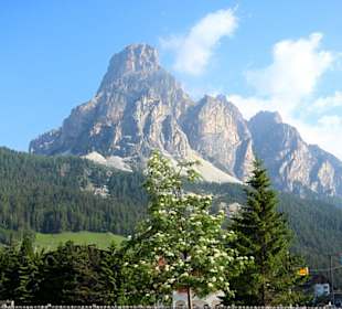 Der Sassongher von Corvara aus gesehen