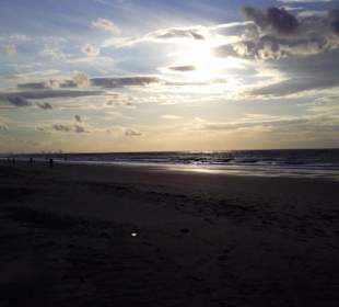 Es wird Abend am Strand