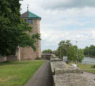 Der Wehrturm, bekannt als Kiek in de Köken