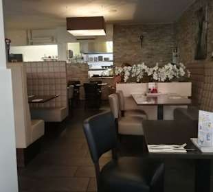 Blick Richtung in die offene Küche