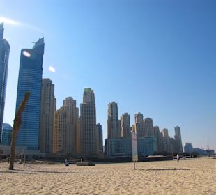 Strand mit Skyline
