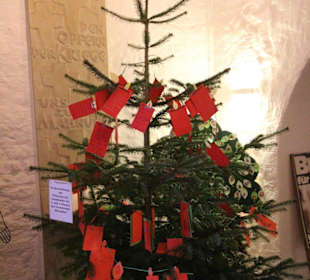Weihnachtsbaum in der Turmhalle