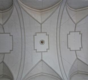 Blick zur Decke der Pfarrkirche St. Laurentius