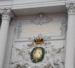 Wappen über dem Eingang