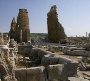 Imposantes Eingangstor