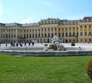 Schloss mit Gartenanlage