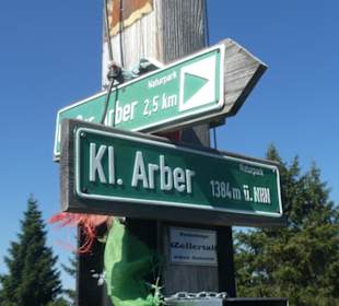Am Gipfelkreuz vom Kleinen Arber