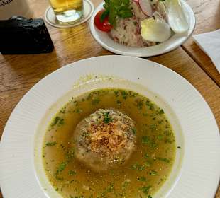 Kaaspressknödel Suppe