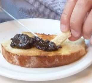 Pesto oder Olivencreme, lecker.