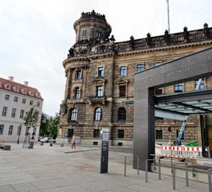 Polizeigebäude, Einfahrt Parkhaus Frauenkirche 